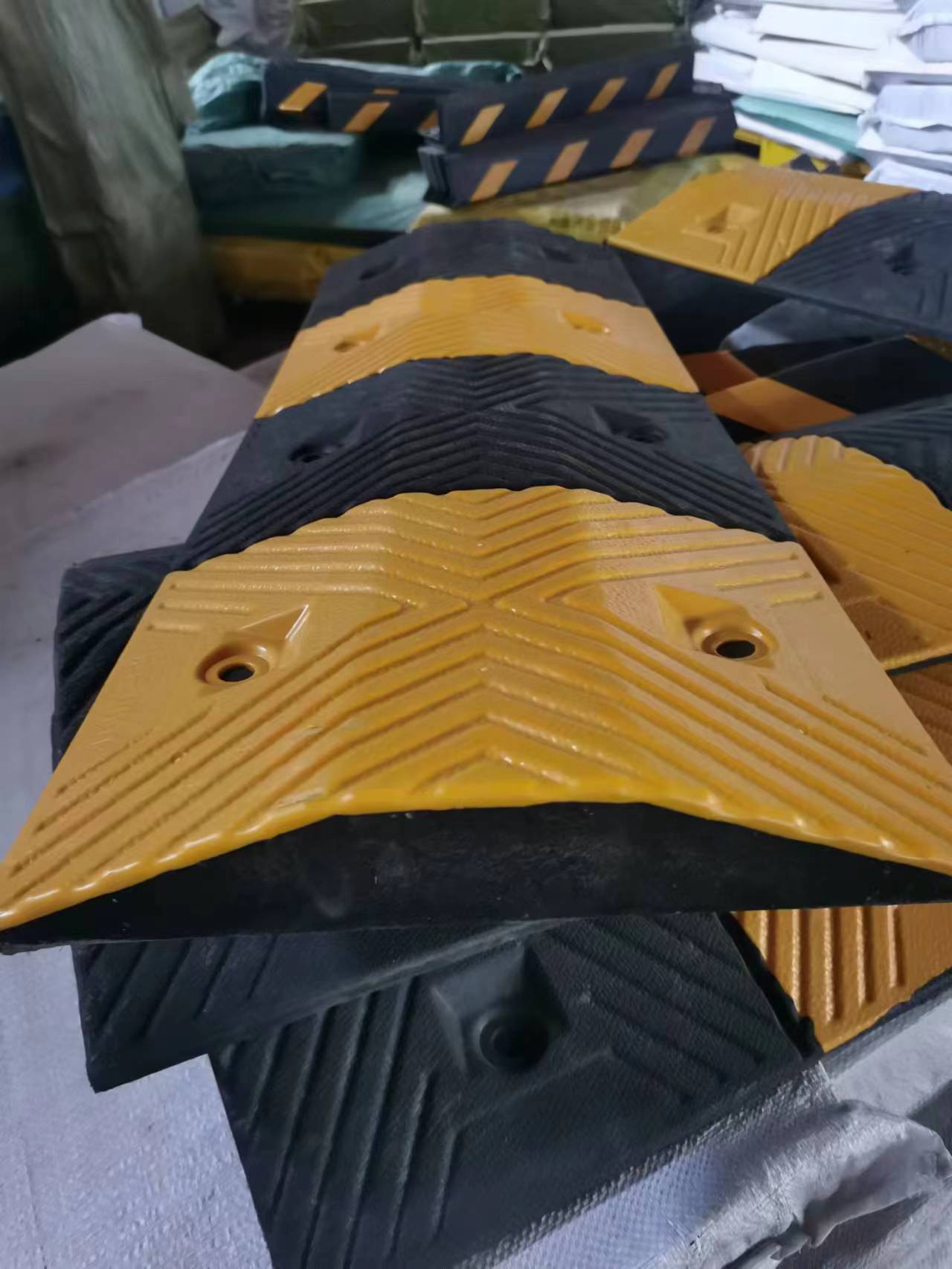 Karet Penahan Pintu Rol Tugas Berat