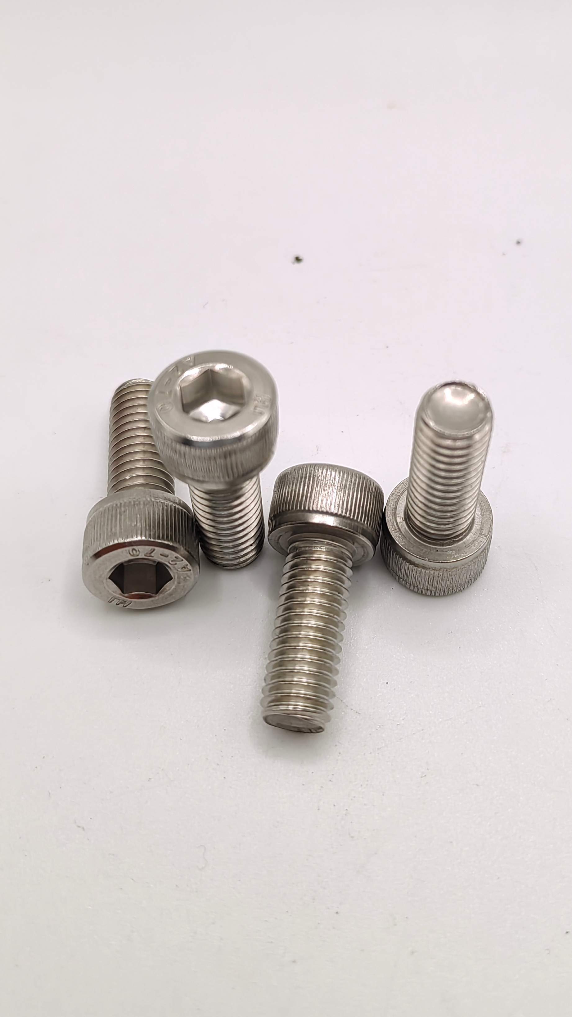 A2-70 Stainless Steel Socket Head Cap Screw