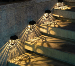 Lumière solaire de chapeau de poteau de barrière