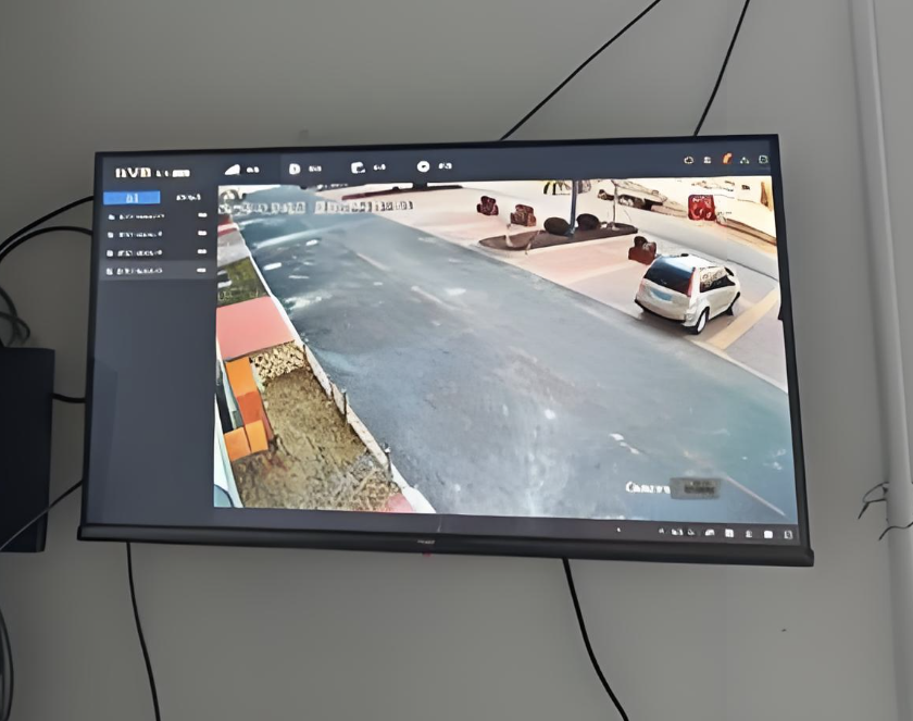 Sistem Pengawasan Bisnis Kecil Nirkabel Yang Dikelola Cloud