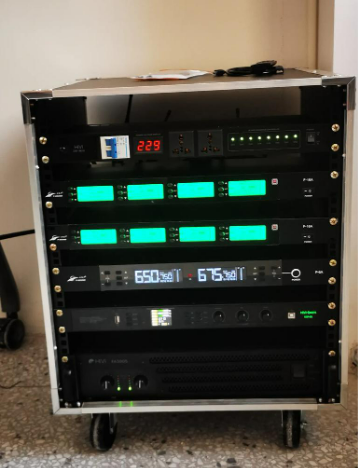 Compact Huddle Room Intelligent Meeting System