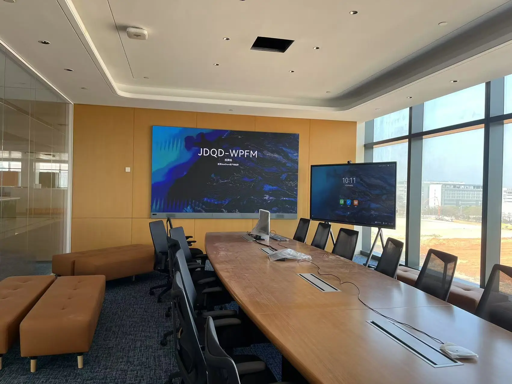 Système de salle de réunion intelligent collaboratif de taille moyenne