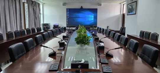 Compact Huddle Room Intelligent Meeting System