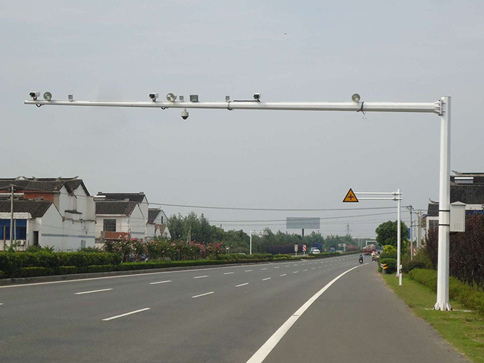 เสาเฝ้าระวังทางหลวงสำหรับงานหนัก