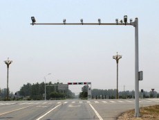 高速道路統合監視ポール