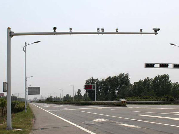 Cột giám sát thu phí giao thông hạng nặng