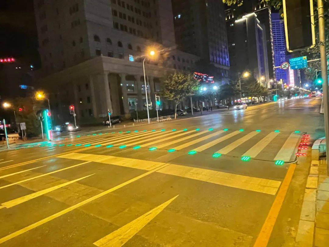 Sinyal Crosswalk Layar Sentuh Interaktif Pejalan Kaki