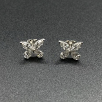 Bông tai dạng hạt kim cương trong phòng thí nghiệm